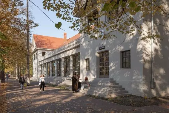 Stary beton ożywiony. Wyjątkowy Betonhaus w Poznaniu