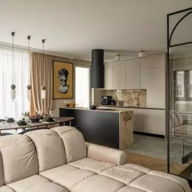 Strefa dzienna dwupoziomowego apartamentu