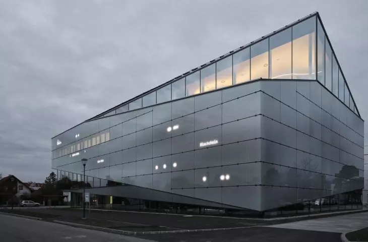 House of Digitization in Tulln on the Danube - an architectural chameleon in a media skin