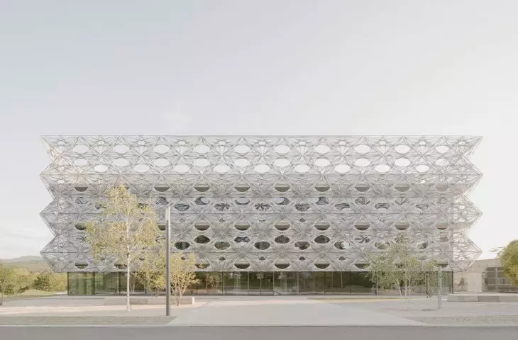 Tkana architektura Texoversum w Reutlingen, techniki tekstylne i nowoczesne włókna