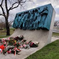pomnik Wypędzonych Wielkopolan, Poznań, proj. Karol Badyna