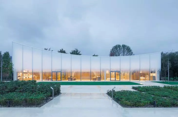Pawilon Nicholasa Ruinart – architektoniczny łyk szampańskiej opowieści autorstwa Sou Fujimoto