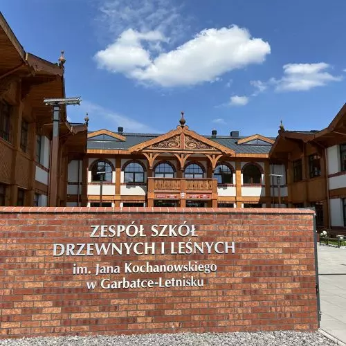 Buderus heats Timber and Forestry School Complex in Garbatka-Letnisko