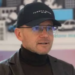 Robert Konieczny podczas wideorozmowy A&B