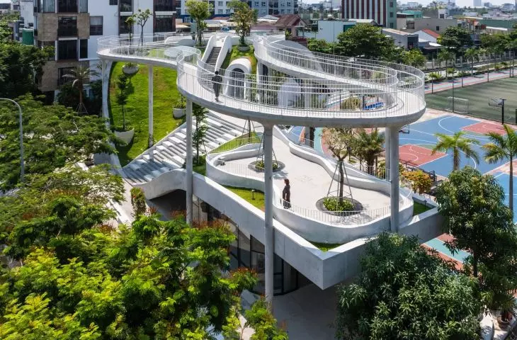 Wznoszący się ptak: oaza zieleni i sztuki we Wietnamie od Ho Khue Architects
