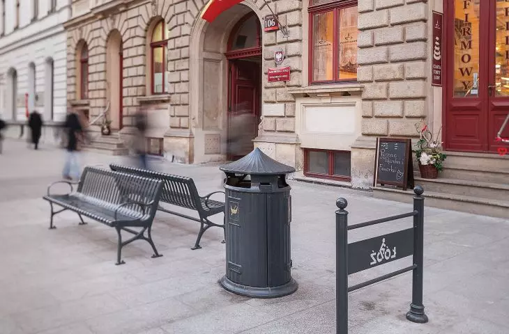 Akpol Plus - producent małej architektury miejskiej, która zachwyca elegancją i tworzy czyste przestrzenie