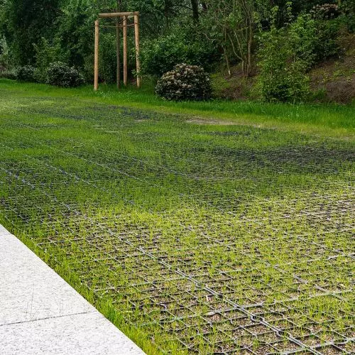 Systemy umacniania nawierzchni i zieleni oraz profile i obrzeża odgradzające od GalaProdukt