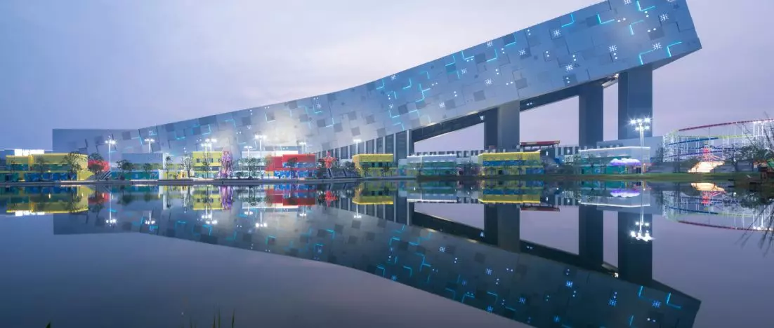 Wuhan in a winter setting: Ski resort with pixelated facade by CLOU Architects