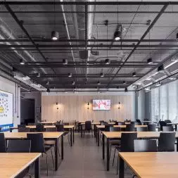 MESH Sonic Element MT posiadają certyfikację C2C na poziomie srebrnym. Płyta jest nie tylko funkcjonalnym elementem architektury, ale także stanowi odważne nawiązanie do surowego, loftowego stylu.