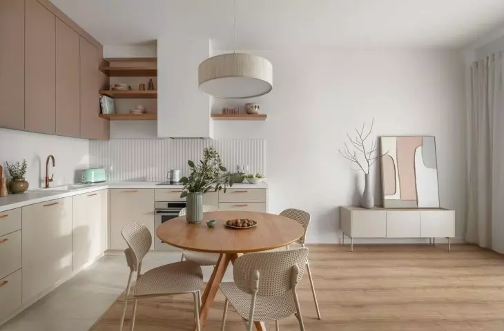 Proste formy i nowoczesny design. Mieszkanie od pracowni Decoroom
