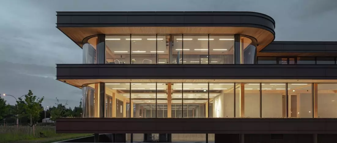 Biurowiec Omega: cyrkularna architektura w Hendrik-Ido-Ambacht od EVA architecten