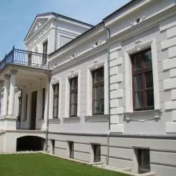 Pałac Ojrzanów – zastosowany produkt Austrotherm FPP – Fasadowe Profile Powlekane