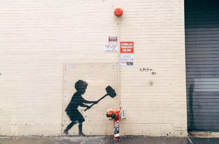 Banksy ruszył na pomoc brytyjskiej służbie zdrowia