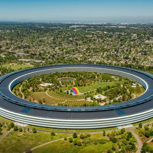 „Kosmiczna” siedziba Apple, czyli park autorstwa Foster+Partners w Kalifornii
