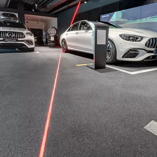 Materials and technologies for making high-quality seamless resin floors