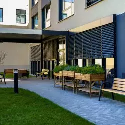 Dom Pomocy Społecznej w Opolu (żaluzje Z90BOX i pergola SB500)