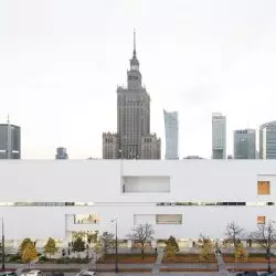 Muzeum Sztuki Nowoczesnej w Warszawie, widok od ulicy Marszałkowskiej (elewacja wschodnia)