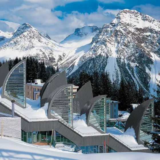 Grand Hotel Arosa w technologii rąbka stojącego RHEINZINK. arch. Mario Botta