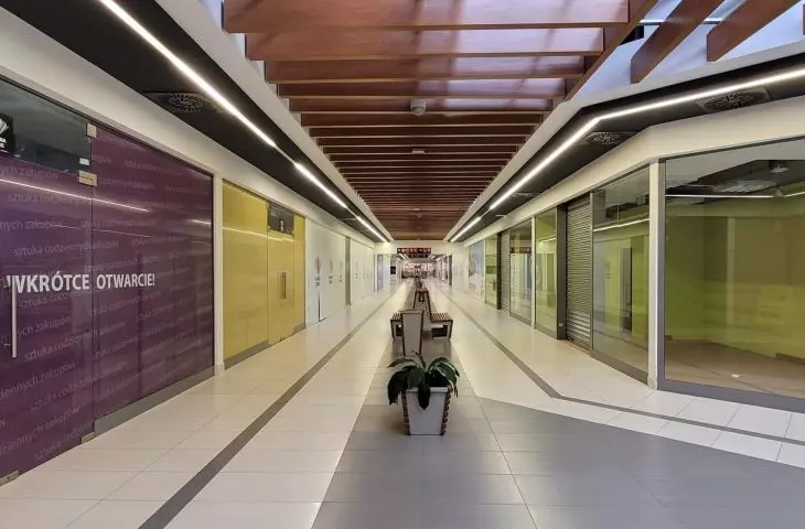 Burzenie i marnotrawstwo. Kolejna galeria pod kilof