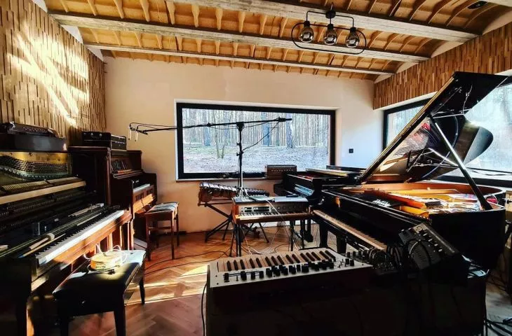 Leśne studio Atanasa Valkova projektu Studio Wzory