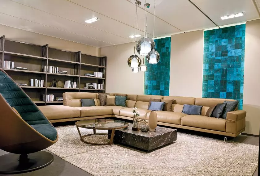 4MARIANI – sofa i stolik NIKY, fotel PLANET, regał GRID, PENTA – lampa wisząca GLO