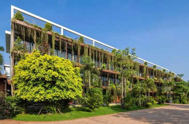 Od porzuconego osiedla do centrum zdrowia: projekt autorstwa Bloom Architecture w Kambodży