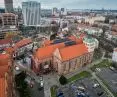 Panele na dachu Bazyliki św. Brygidy zamontowano nielegalnie, bo bez zgody konserwatora