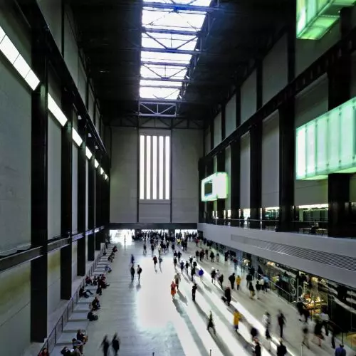 Rewolucja w architekturze: przekształcenie elektrowni Bankside w Tate Modern autorstwa Herzog & de Meuron