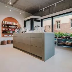 Ant Mikrocement, Umilaj Concept Poznań, System Resistone® EX Ground Musgo