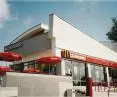 pawilon McDonald's w Poznaniu przy ul. Głogowskiej, widok z 1995 r., proj. Michał Ankiersztajn i Jarosław Wroński