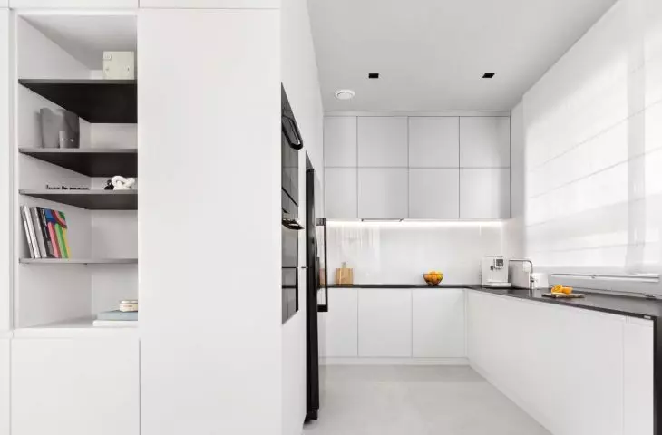 Minimalizm i beton w nowoczesnym wnętrzu – jak stworzyć spójną aranżację z architekturą budynku?