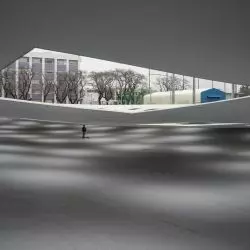 KAIT Plaza to wielofunkcyjna przestrzeń integracyjna na kampusie Kanagawa Institute of Technology w Japonii