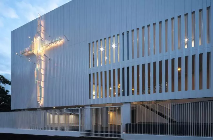 Kościół Radości w Bangkoku. Czy przyszłość architektury sakralnej będzie podążać w kierunku technologicznych innowacji?