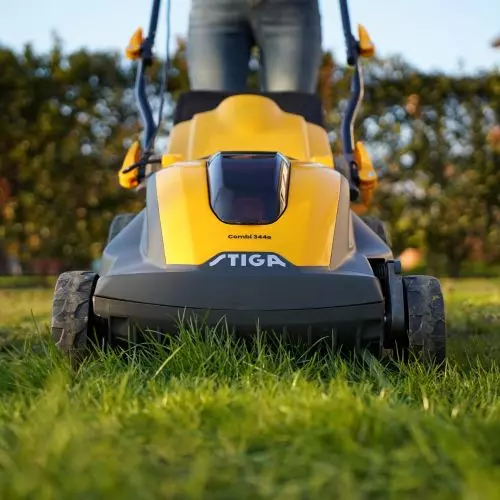 Mowers - a comprehensive guide to choosing, using and maintaining them