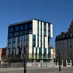 Nowy budynek na Placu Wolności we Wrocławiu