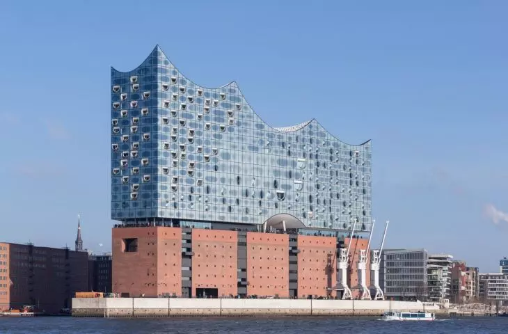 Elbphilharmonie w Hamburgu od Herzog & de Meuron: symfonia za 866 milionów
