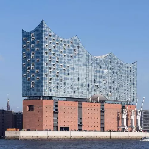 Elbphilharmonie w Hamburgu od Herzog & de Meuron: symfonia za 866 milionów
