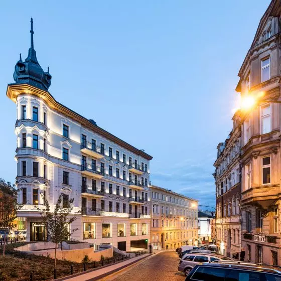 Kamienica Żelazko w Poznaniu - na pierwszym planie zrewitalizowana część duetu kamienic