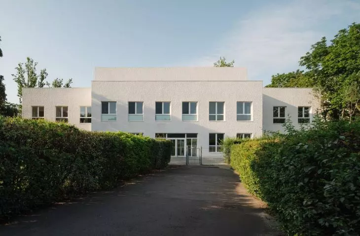 Żłobek nr 31 w Warszawie – powrót modernistycznego ducha w cieniu Pekinu