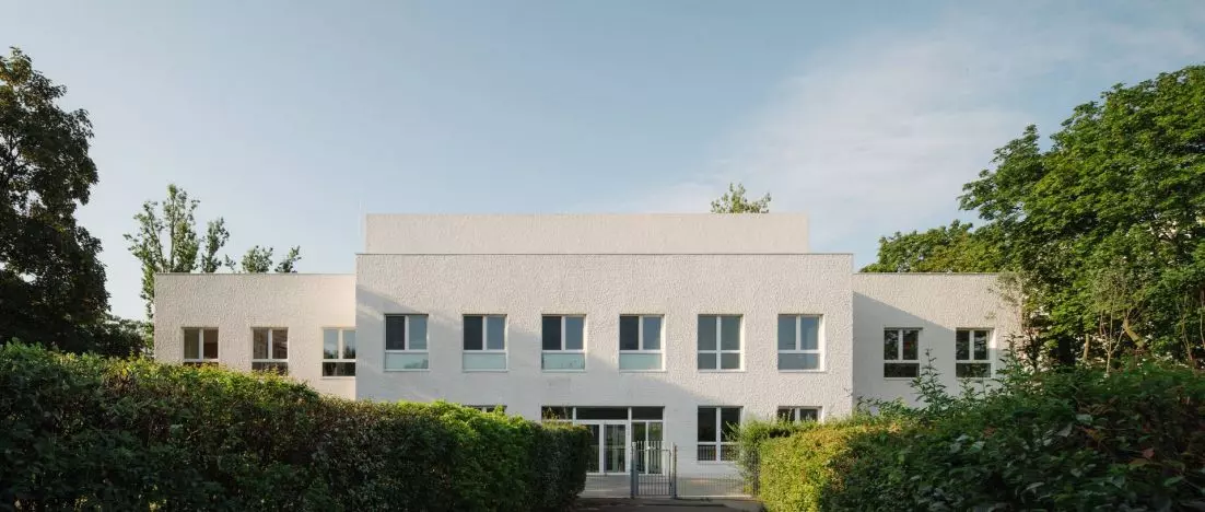 Żłobek nr 31 w Warszawie – powrót modernistycznego ducha w cieniu Pekinu