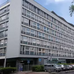 Modernistyczny biurowiec przy ul. Morawskiego 5 w Krakowie