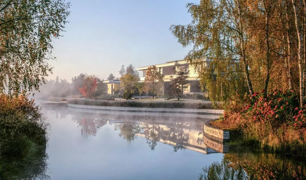 Lakefront Residence