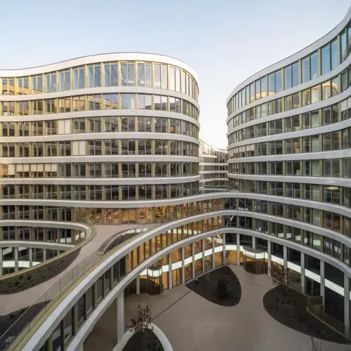 Słupy oplatające nową siedzibę BNP Paribas Fortis w Brukseli: zrównoważony minimalizm w architekturze