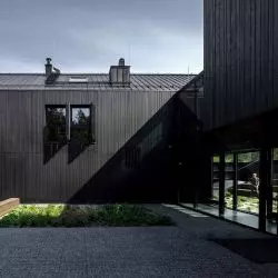 Budynek edukacyjny Leśnego Ogrodu Botanicznego w Marszewie