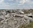 rozbiórka zbombardowanej szkoły w Zełenym Haju