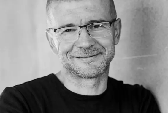 Ile powinien zarabiać architekt? Robert Konieczny o stawkach architektów