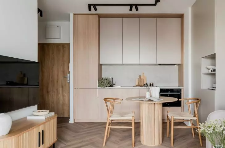 Less is more: A 36-square-meter apartment designed by Martina Midel in shades of cashmere