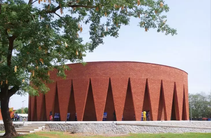 Thirteen lights, one story - Thomas Sankara Mausoleum designed by Kéré Architecture