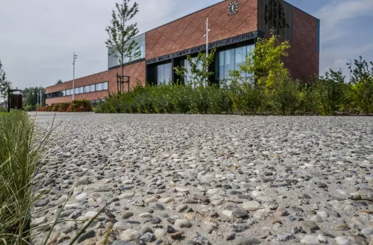 Unusual architecture, unusual paving - large format concrete
