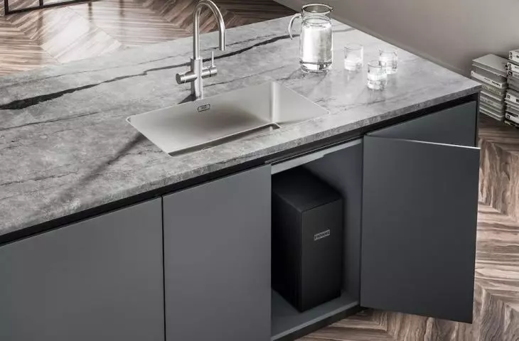 Franke Mythos Water Hub - 6-in-1 smart kitchen faucet with boiling water and sparkling water